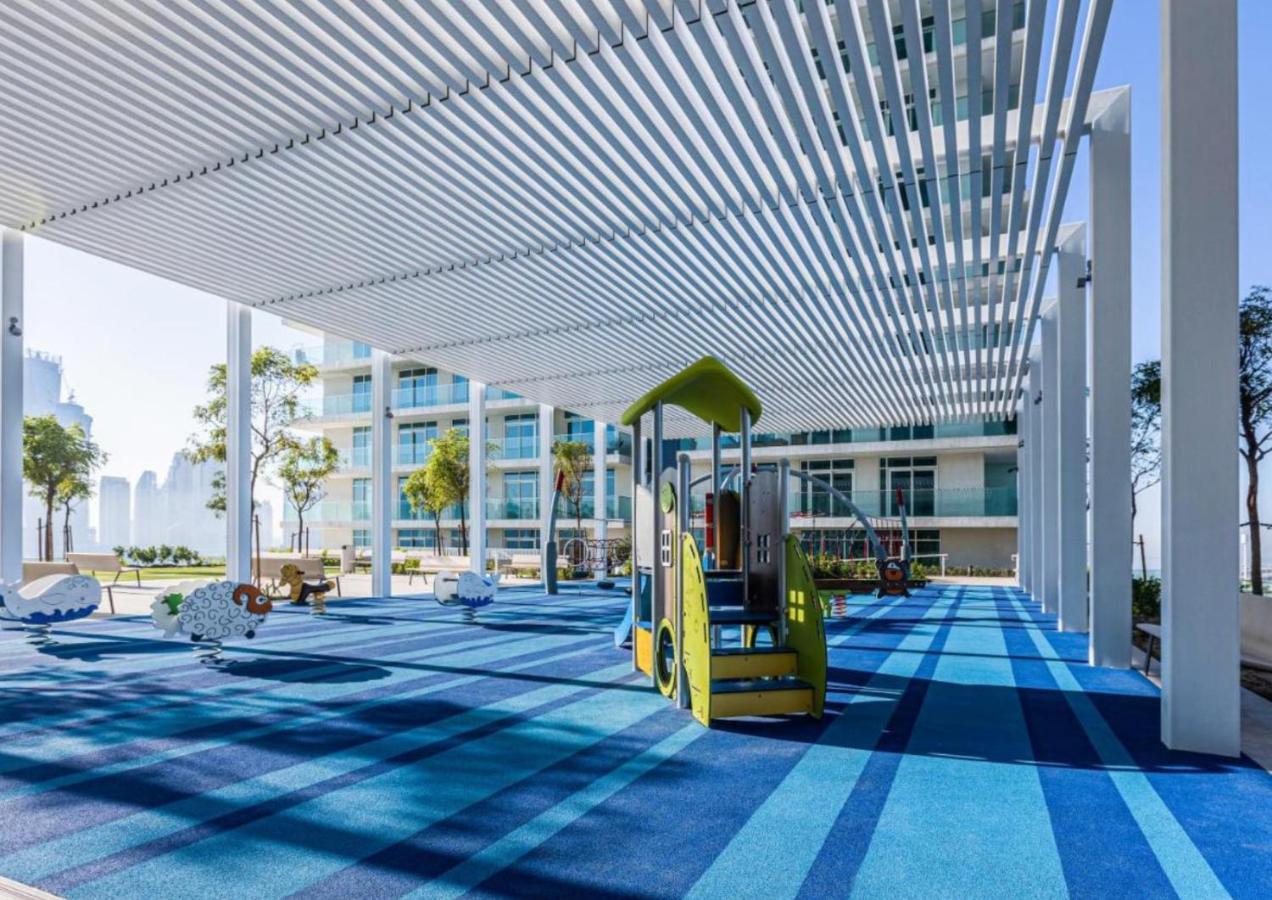 Ultra Luxury Emaar Beachfront - Private Beach And Pool ドバイ エクステリア 写真