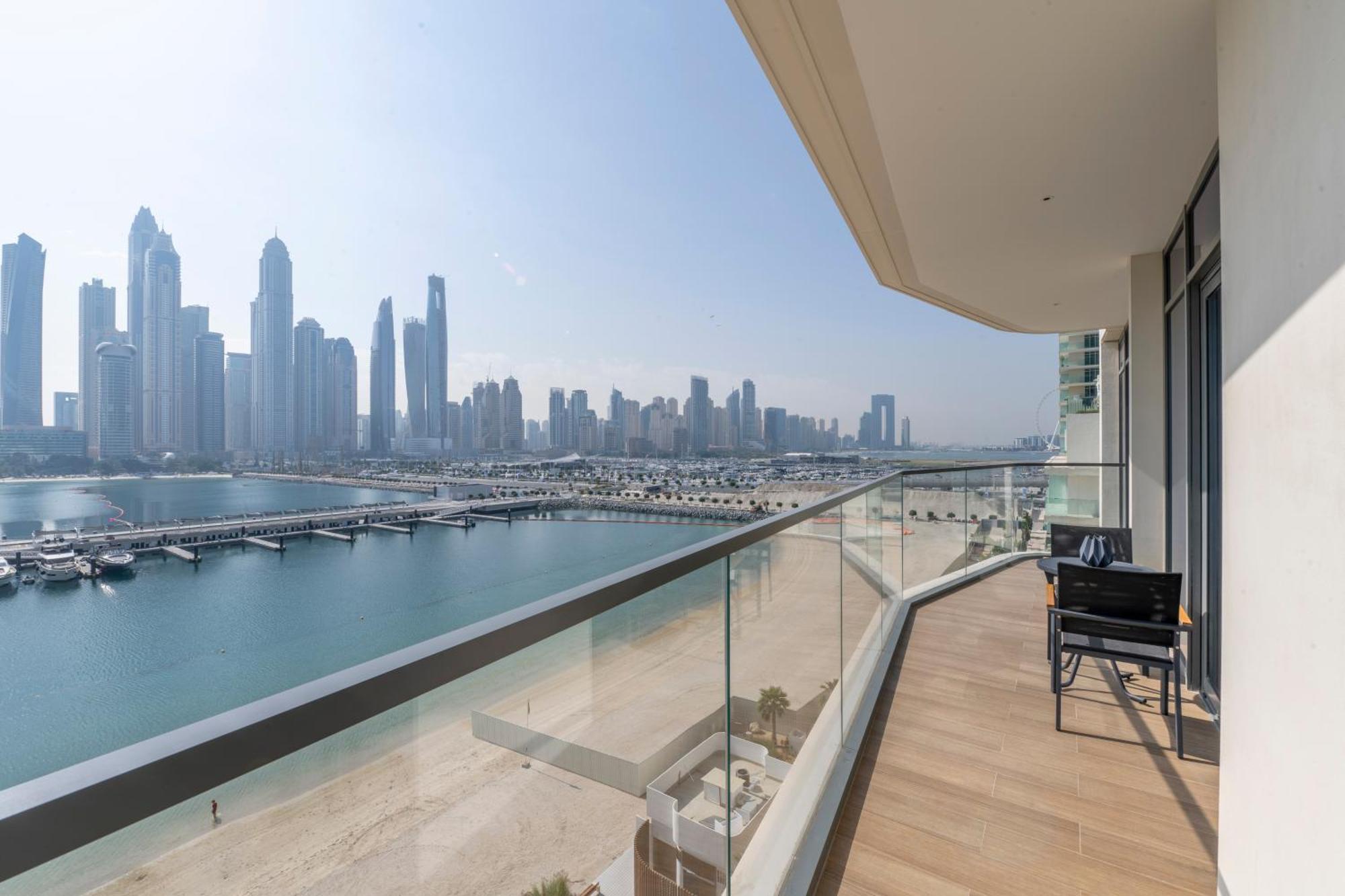 Ultra Luxury Emaar Beachfront - Private Beach And Pool ドバイ エクステリア 写真